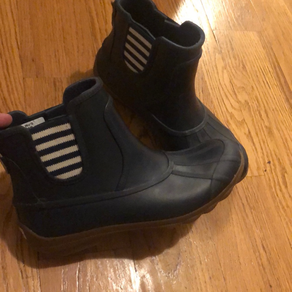 Navy Sperry rain boots